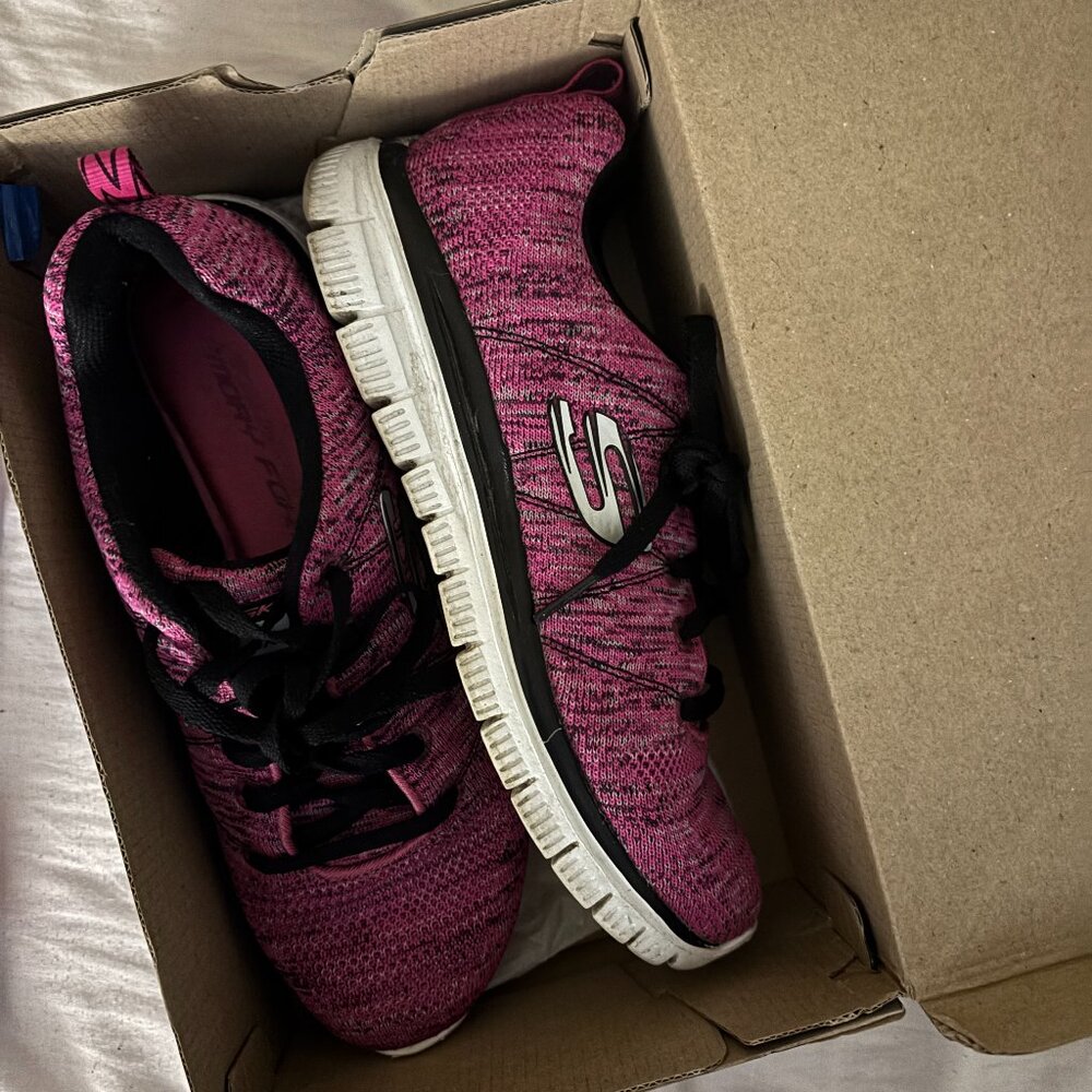 Sketchers Soft-Fit Running Shoes (Magenta color)